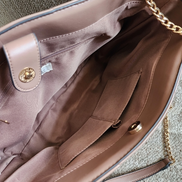 A New Day Quilted Chain Bag - Picture 4 of 9